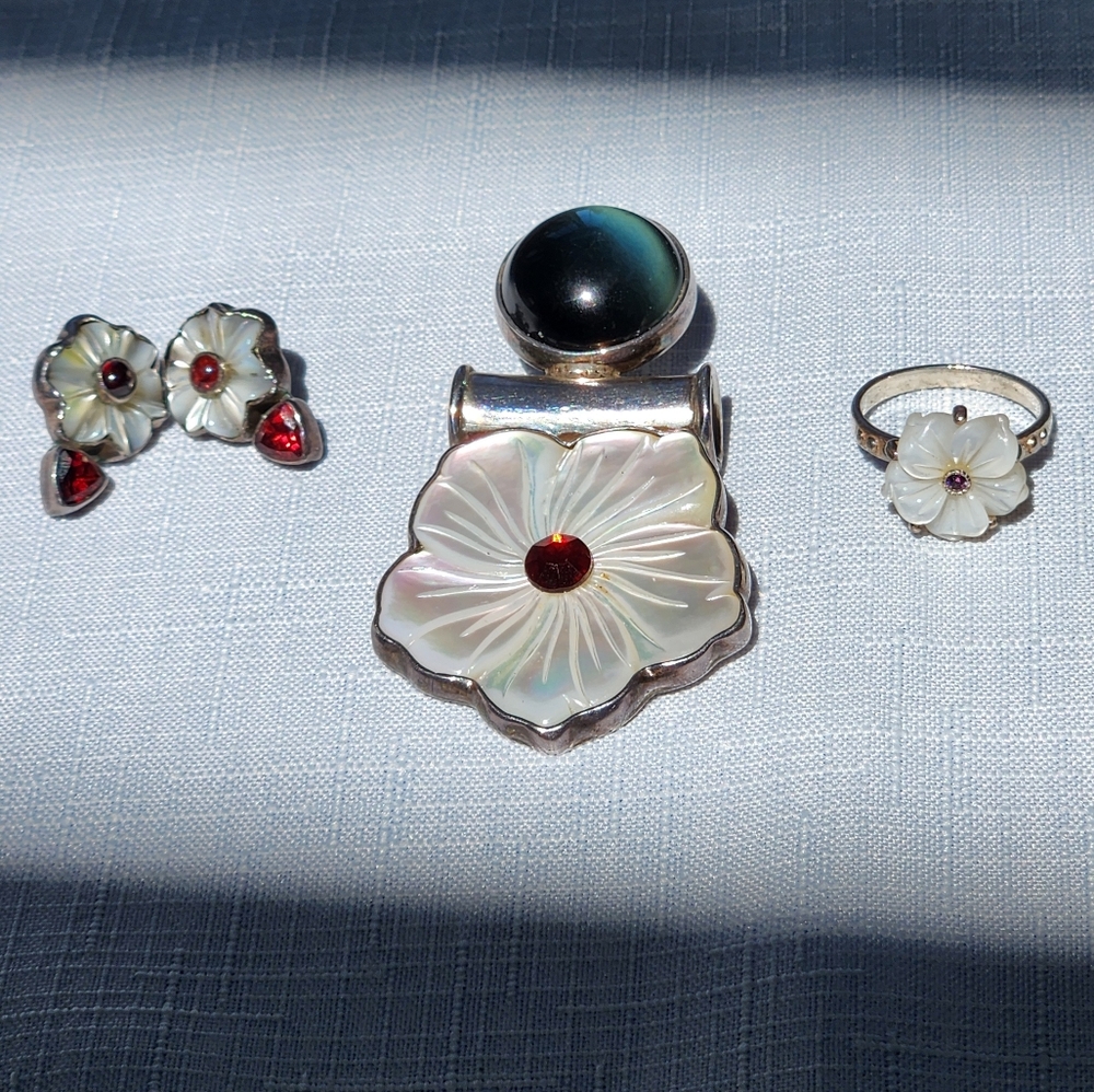 Shell Garnet Onyx Sterling Set
